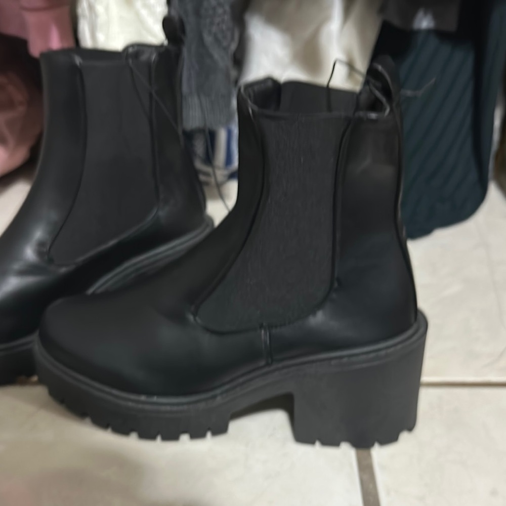 Charlotte Russe Black Chunky Chelsea Boots Size 10